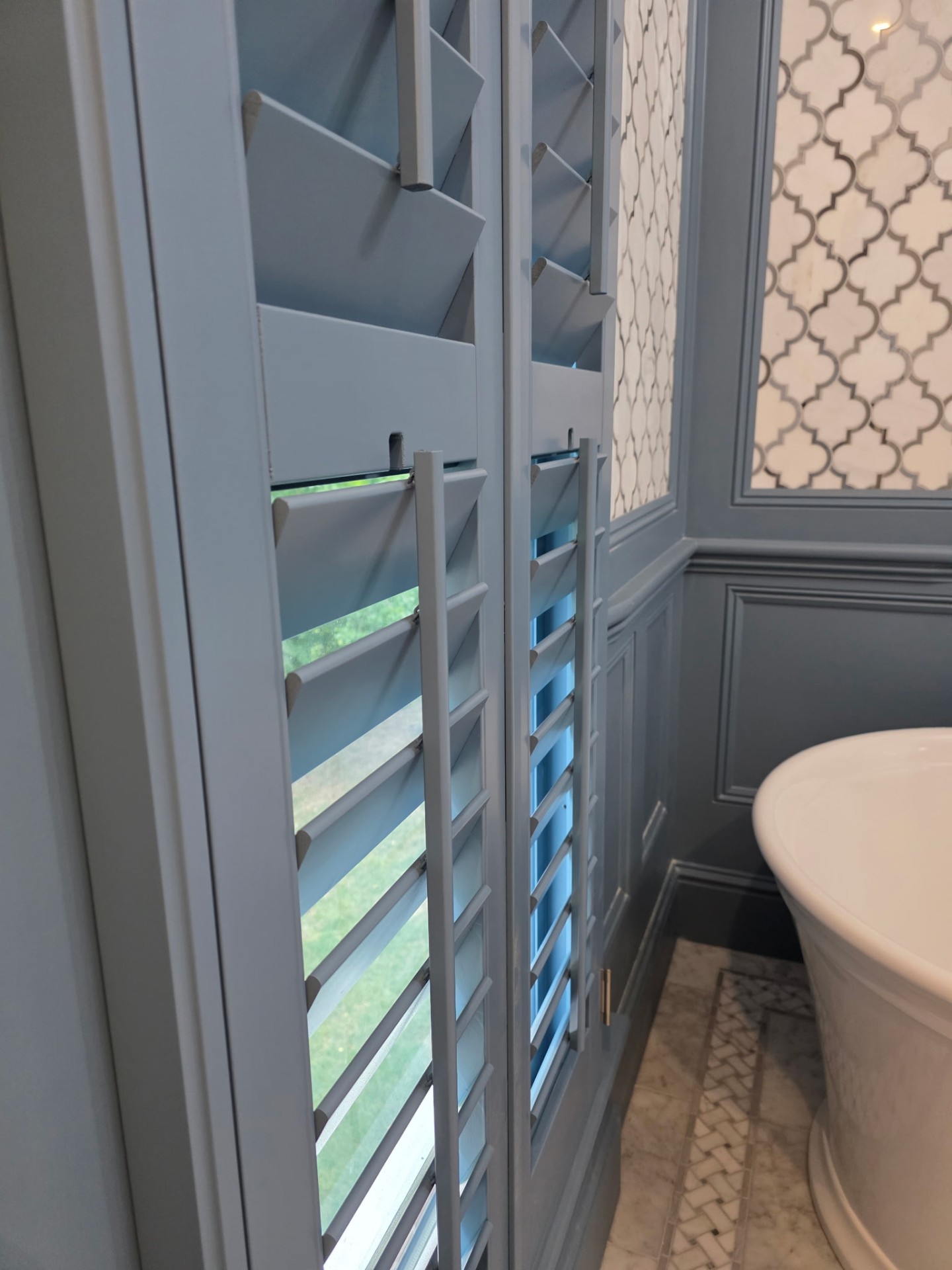 Louver detail — Powder bath